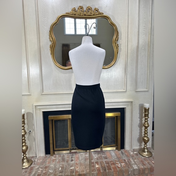 St. John Basics Black Santana Knit Pencil Skirt Size 10 – Classic Minimalist - Picture 3 of 8